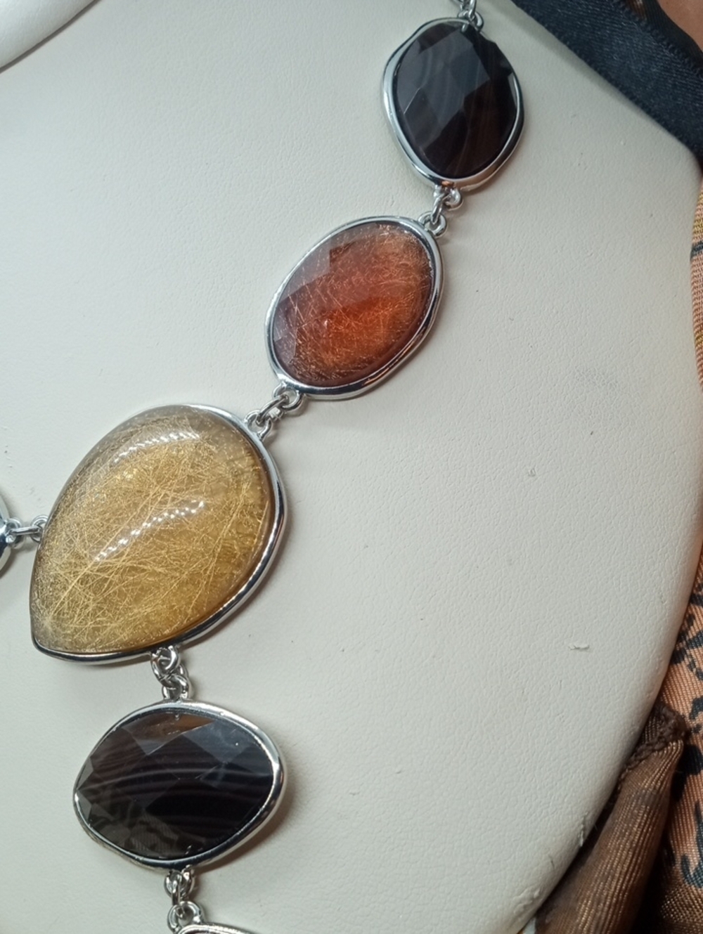 CHICO'S ACRYLIC DROP NECKLACE - Picture 5 of 15